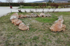 Il megalito appena posato