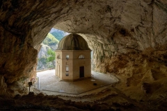 Gole del Genga, Frasassi, Tempietto Valadier